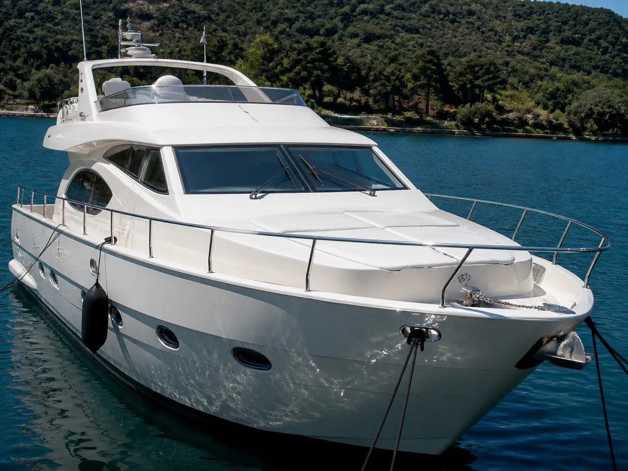Ferretti Yachts 46 — الأمام