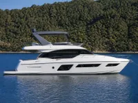 Ferretti Yachts 530 Fly — side