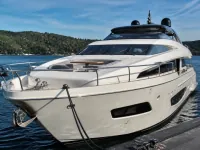 Ferretti Yachts 870 — спереди