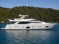Ferretti Yachts 870 — сбоку