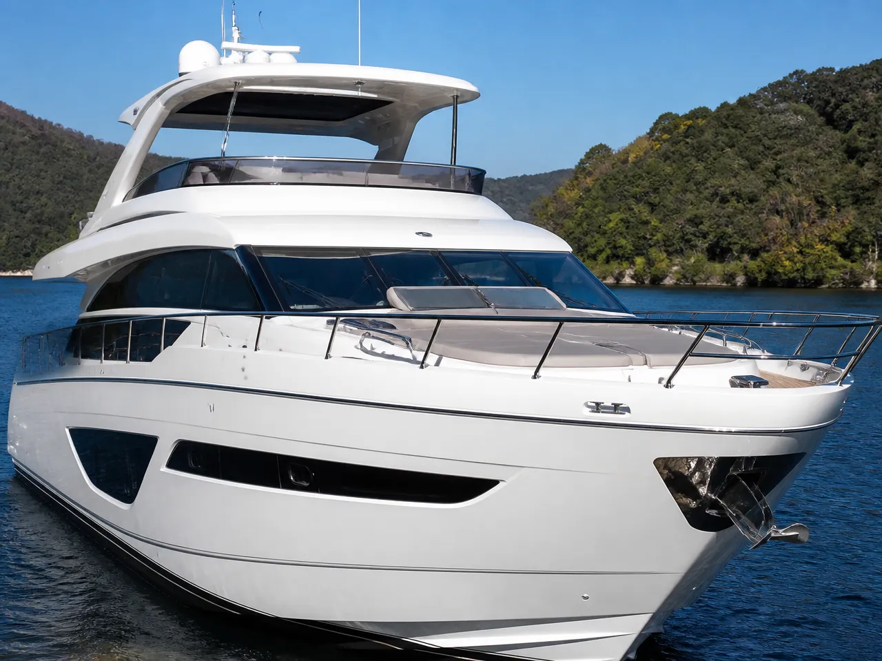 Princess 78 Flybridge — front