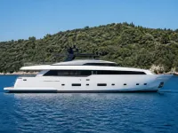 Sanlorenzo SL118 — الجانب