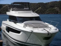 SU Yachts SU Prestige — front