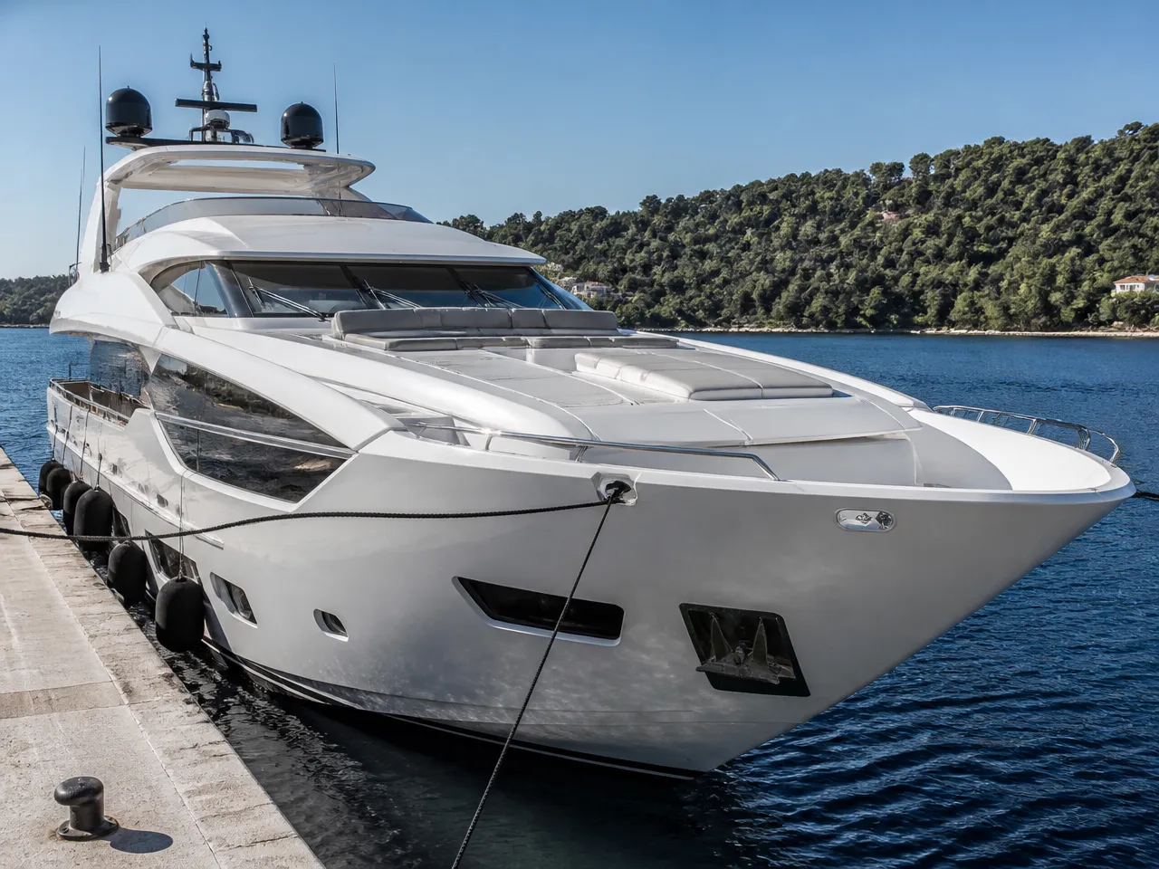 Sunseeker 116 — الأمام