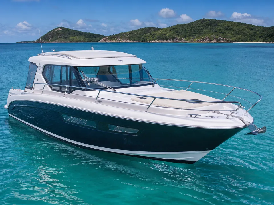 Jeanneau Power Boat 39 ft