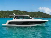 Jeanneau Power Boat 39 ft — seitlich