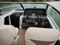 Jeanneau Power Boat 39 ft — Detail
