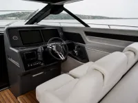 Sport Cruiser Power Boat 42 ft — 细节