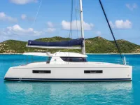 Fountaine Pajot Belize 43 — сбоку