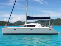 Island Spirit 410 — 侧面