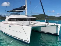 Lagoon 380 — front