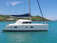 Lagoon 380 — side