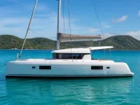 Lagoon 42 — seitlich