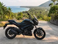 Bajaj Dominar 400 — seitlich