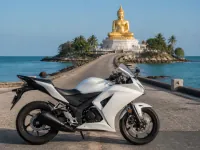 Honda CBR 150 — сбоку