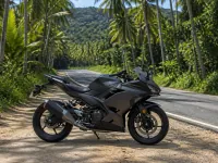Kawasaki Ninja 400 — сбоку