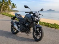 Kawasaki Z400 — ด้านหน้า