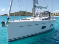 Bavaria C45 — ด้านหน้า