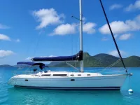 Catalina 375 — сбоку