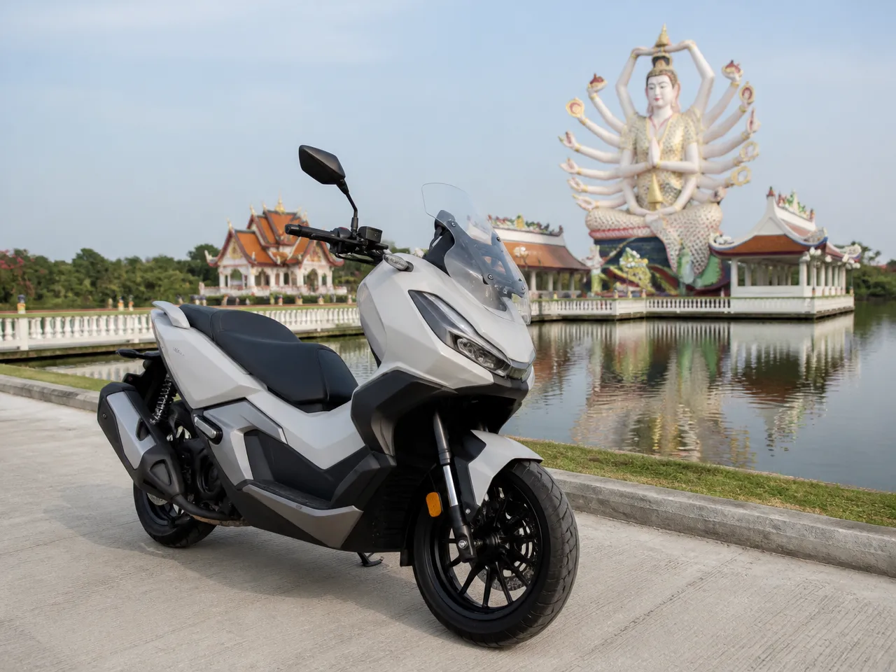 Honda ADV 350 — avant