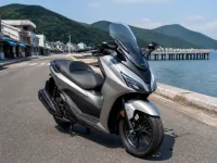 Honda Forza 300 — ด้านหน้า