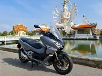 Honda Forza 750 — front