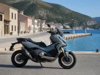 Honda X-ADV 750 — сбоку