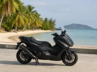 Yamaha TMAX 560 — 侧面