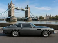 Aston Martin DB6 — сбоку