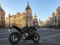Aprilia RS 660 — lateral