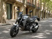 BMW F 900 R — anteriore