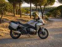 BMW R 1300 RT — side