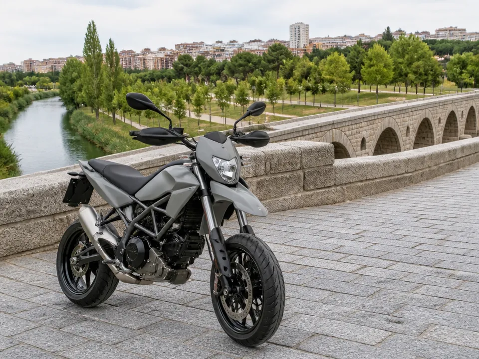 Ducati Hypermotard 696