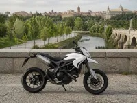 Ducati Hypermotard 696 — seitlich