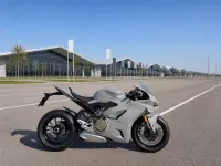 Ducati Panigale V4 AM73 Edition — сбоку