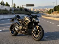 Ducati Streetfighter V2 — vorn