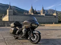 Harley-Davidson Road Glide Ultra — avant