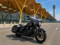 Harley-Davidson Street Glide — 正面