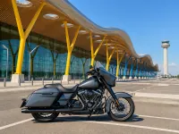 Harley-Davidson Street Glide — 侧面