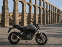 KTM 125 Duke ABS — seitlich