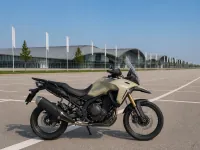 Suzuki V-Strom 800DE — 侧面