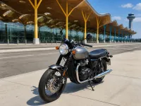 Triumph Bonneville T100 — front
