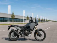 Yamaha Ténéré 700 — 侧面
