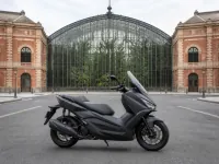Honda Forza 300 — seitlich