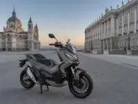 Honda X-ADV 750 ABS — anteriore