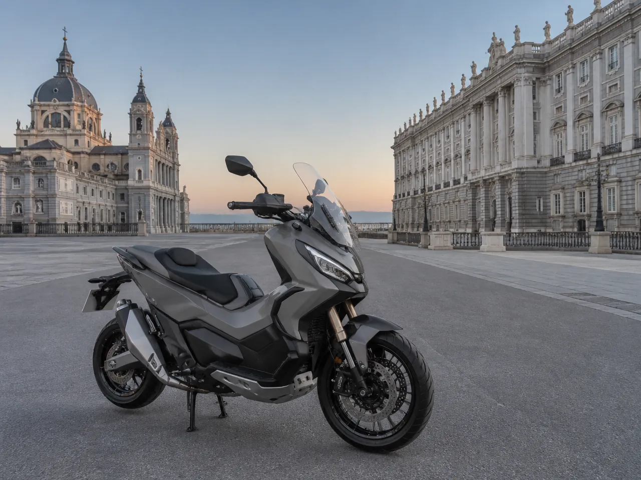 Honda X-ADV 750 ABS — anteriore