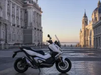 Honda X-ADV 750 ABS — laterale