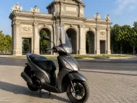 Kymco Agility 125 — 正面