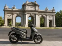 Kymco Agility 125 — 侧面