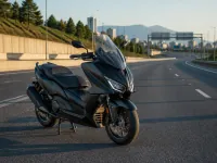 Kymco AK 550 — front